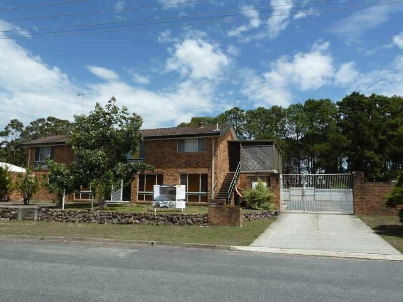 9-11  Norfolk Cl, Tuncurry NSW 2428