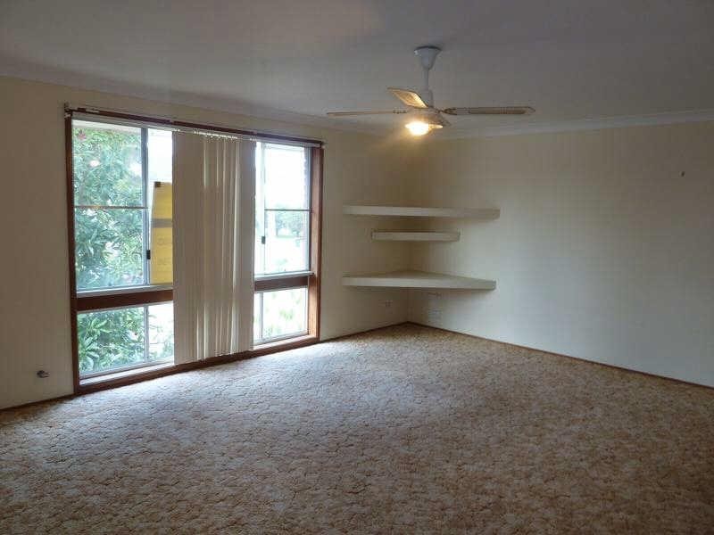 9-11  Norfolk Cl, Tuncurry NSW 2428