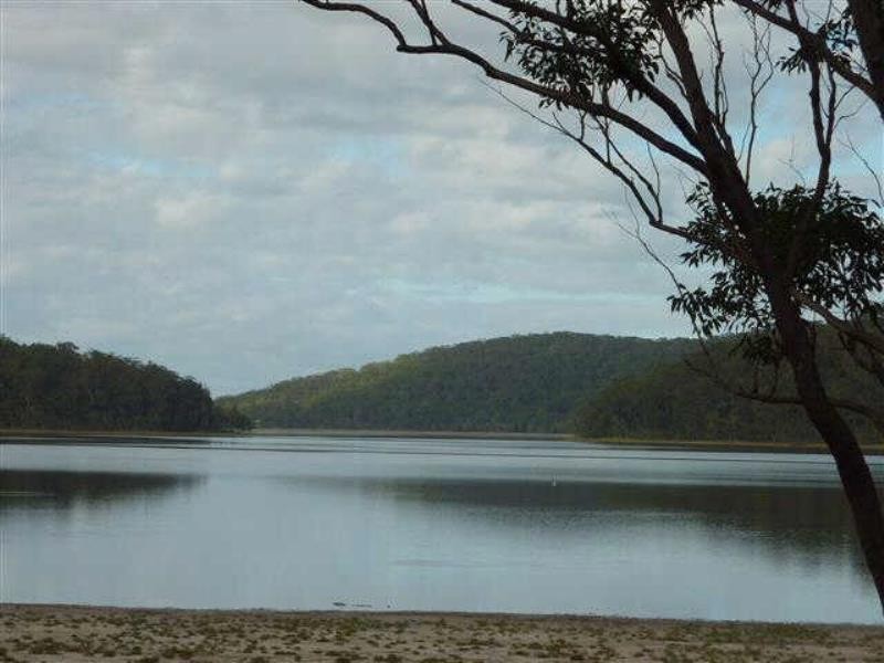 13  The Lakes Way, Tarbuck Bay NSW 2428