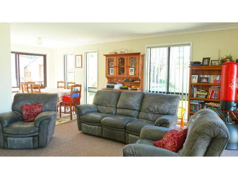 25  Surfview Ave, Forster NSW 2428