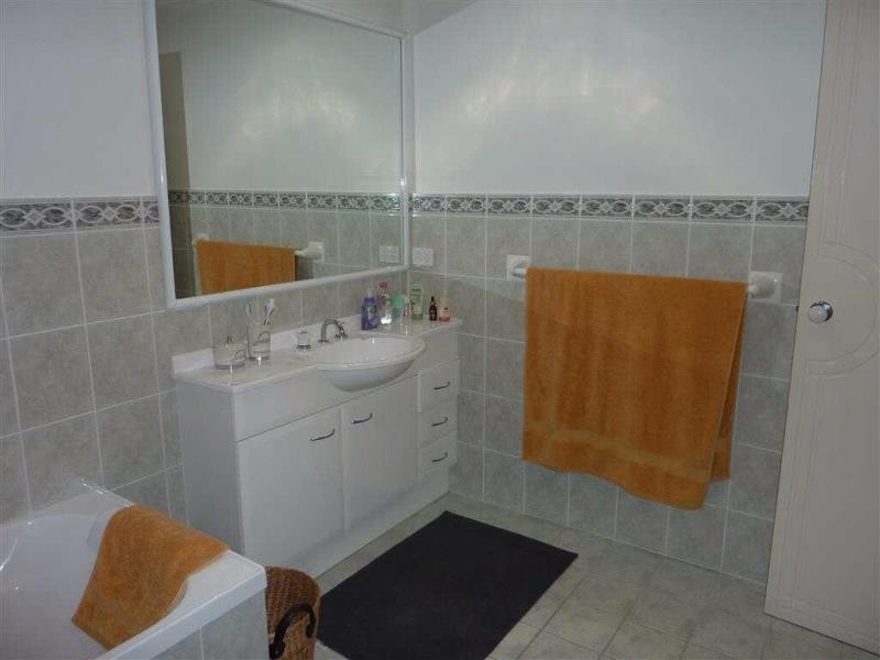 2/1  Ballingal Way, Forster NSW 2428