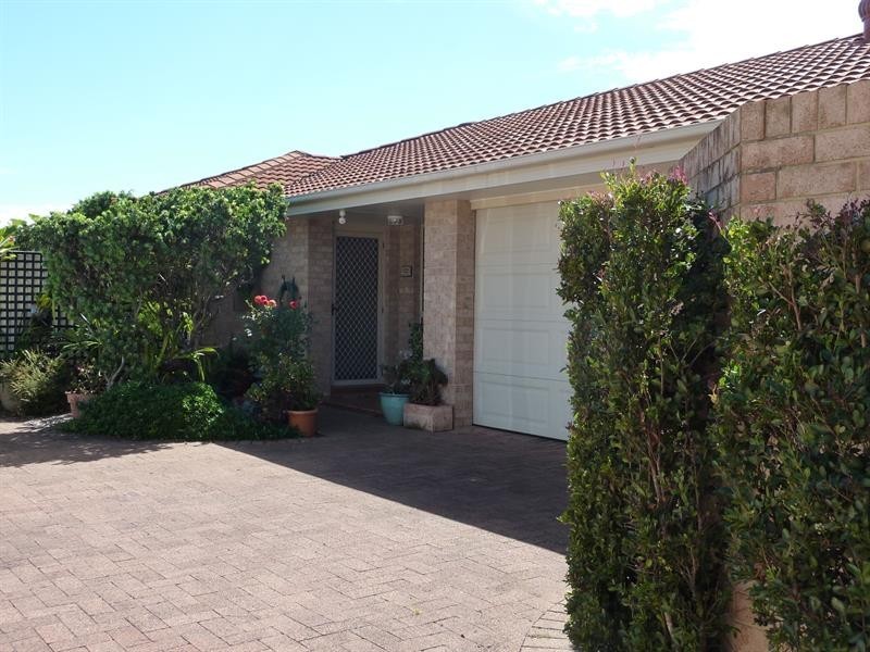 2/7  Cassina Cl, Forster NSW 2428