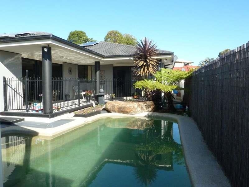 2/5 Chusan Pl, Forster NSW 2428
