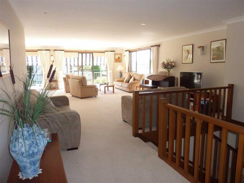 81 Lakeview Cres, Forster NSW 2428