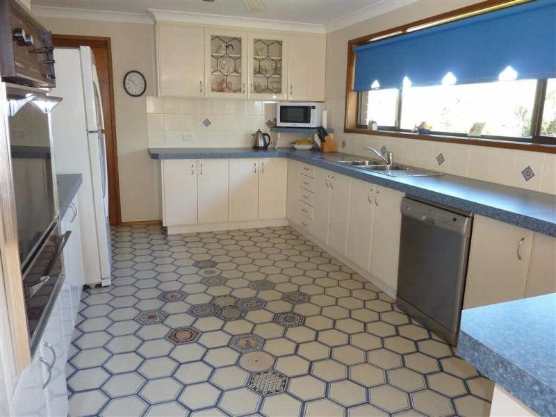 81 Lakeview Cres, Forster NSW 2428