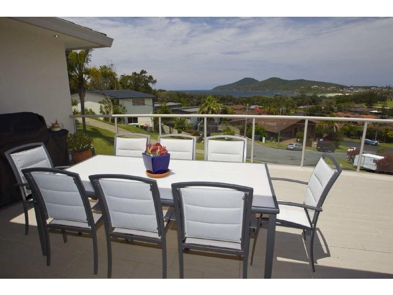 2  Margo Pl, Forster NSW 2428