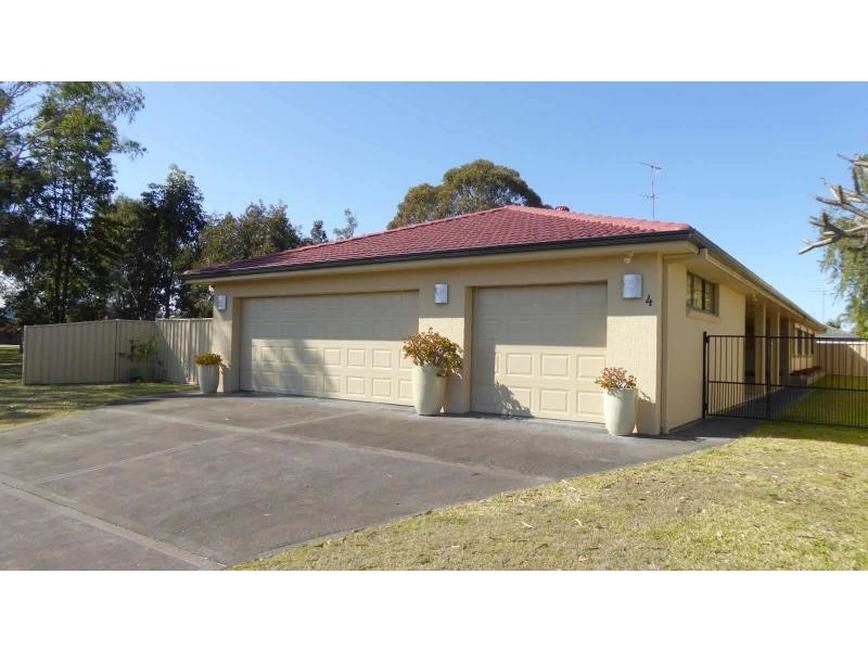 4 Friendship Key, Forster NSW 2428
