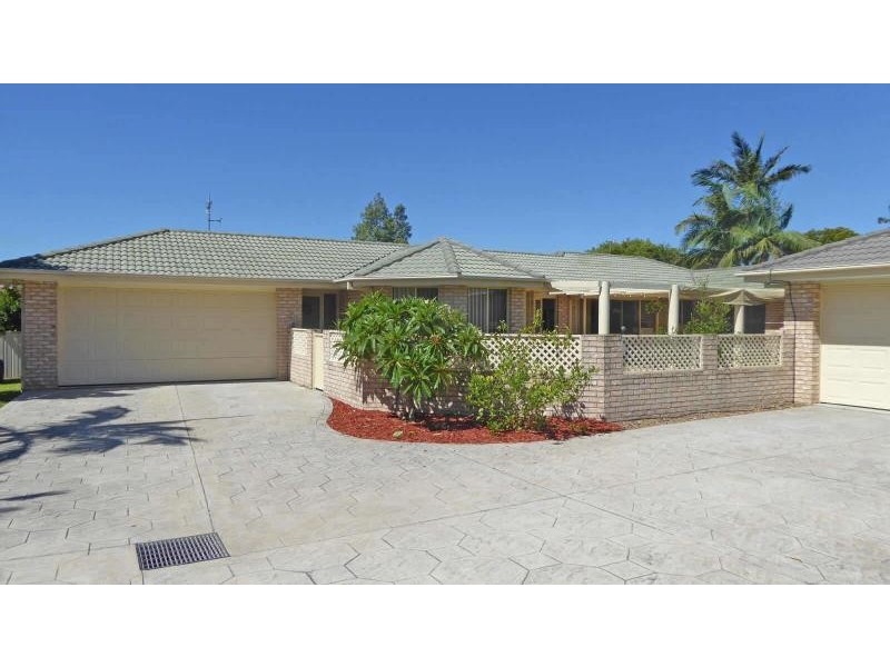 2/8  Greenview Cl, Forster NSW 2428