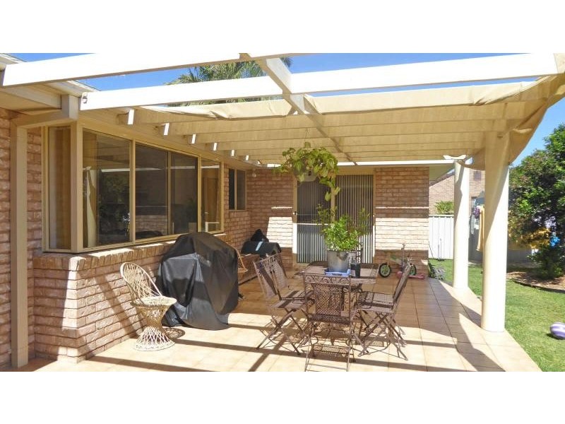 2/8  Greenview Cl, Forster NSW 2428