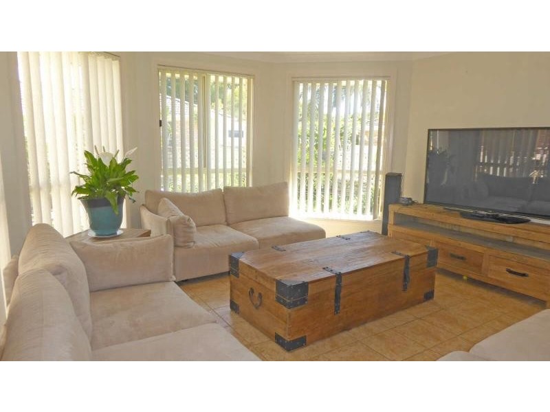 2/8  Greenview Cl, Forster NSW 2428