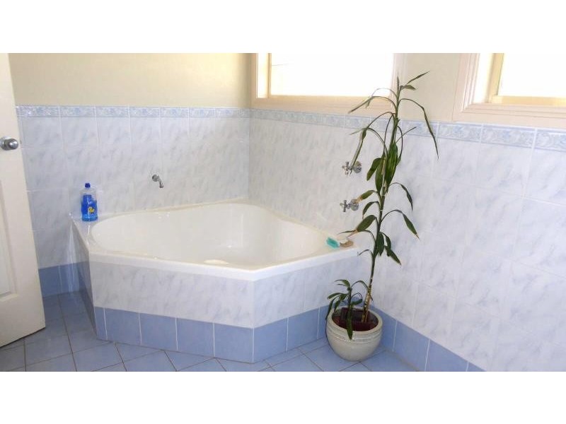 2/8  Greenview Cl, Forster NSW 2428