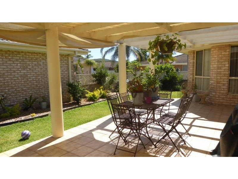 2/8  Greenview Cl, Forster NSW 2428
