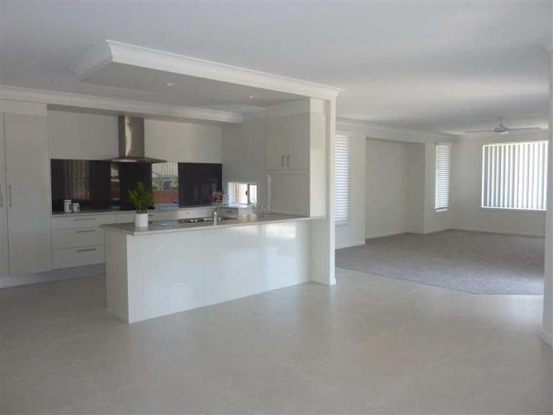 2/11  Michaela Ct, Forster NSW 2428