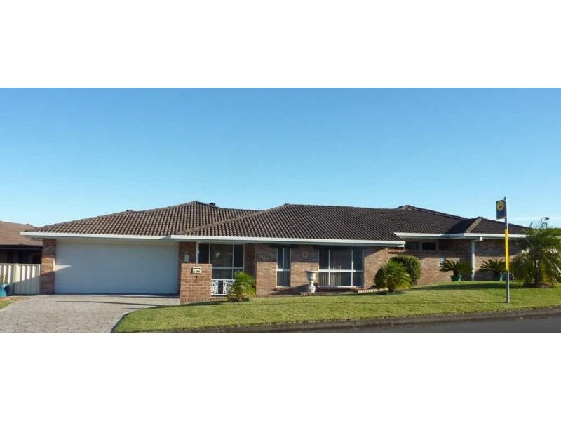 2/7  Akala Ave, Forster NSW 2428