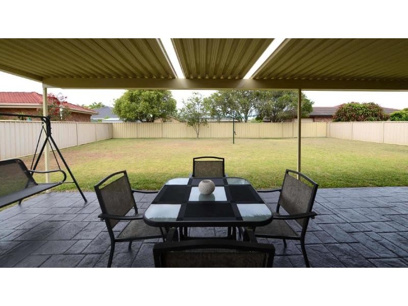 16 Robur Ct, Tuncurry NSW 2428