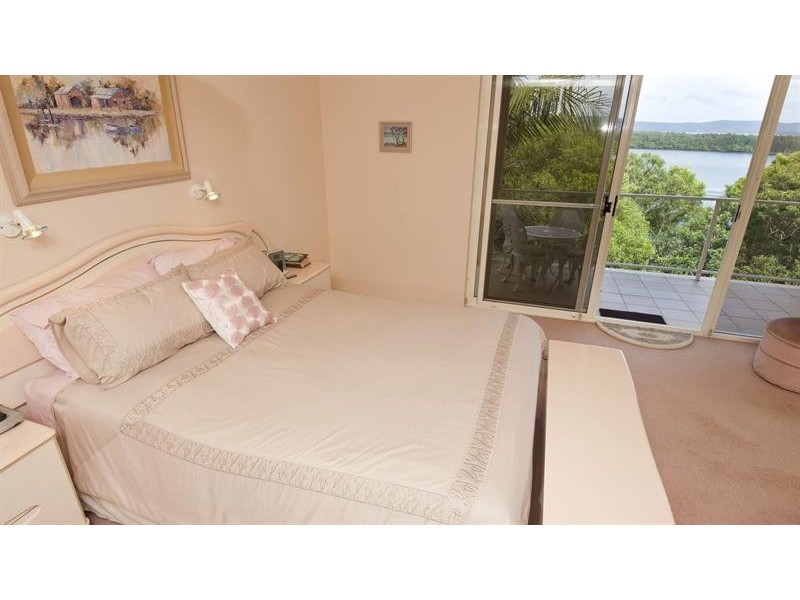 65 Green Point Dr, Green Point NSW 2428