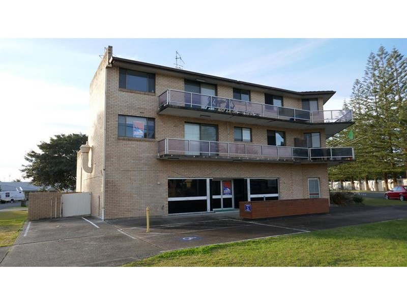 19 Beach St, Tuncurry NSW 2428