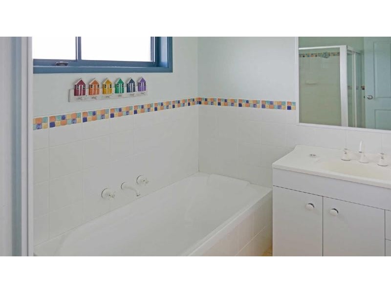 4 Burrawong Pl, Forster NSW 2428