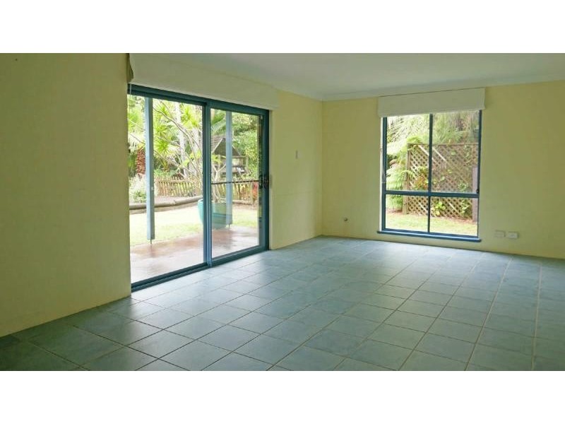 4 Burrawong Pl, Forster NSW 2428