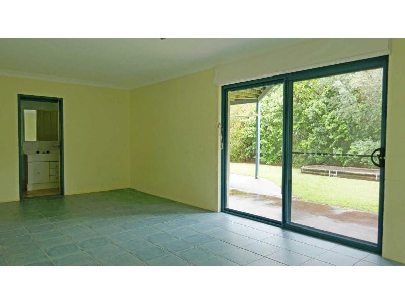 4 Burrawong Pl, Forster NSW 2428