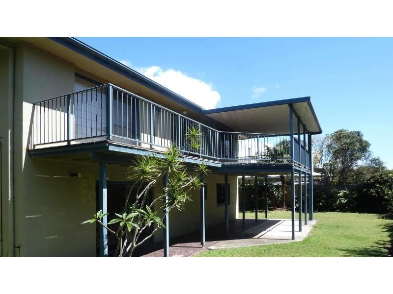 4 Burrawong Pl, Forster NSW 2428