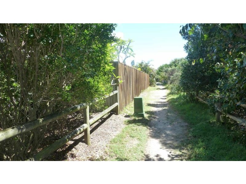 4 Burrawong Pl, Forster NSW 2428