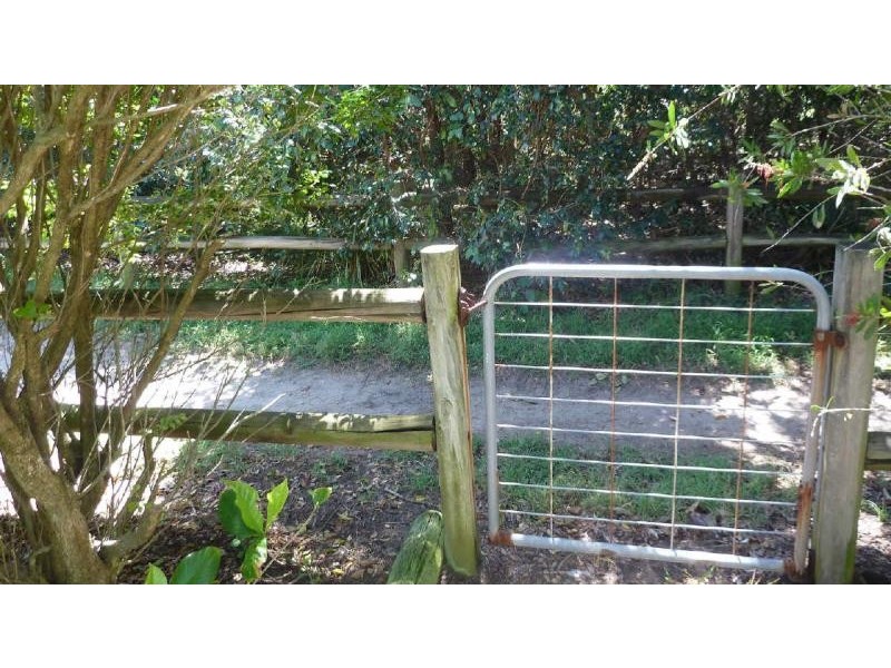 4 Burrawong Pl, Forster NSW 2428