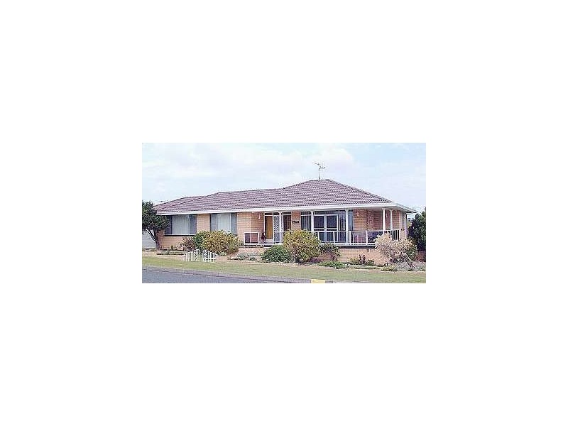 2-4 Bennetts Head Rd, Forster NSW 2428