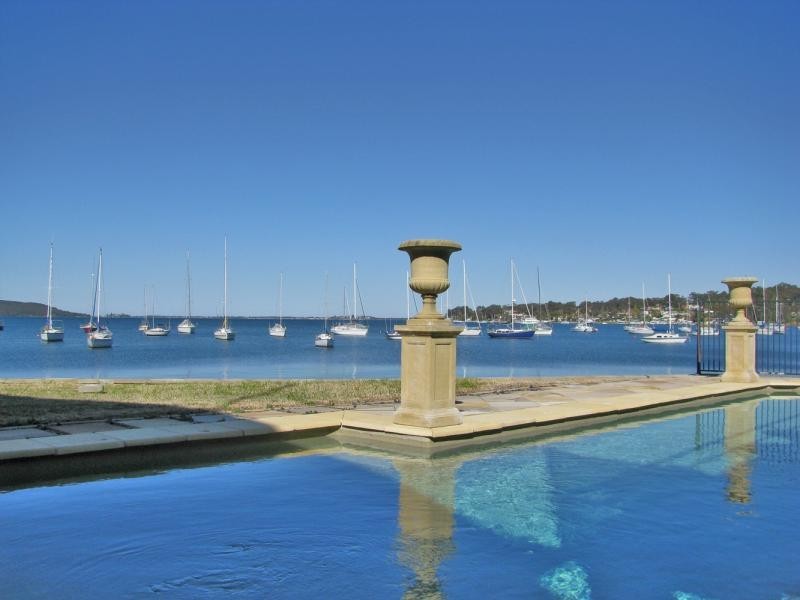 10 Moore  St, Toronto NSW 2283