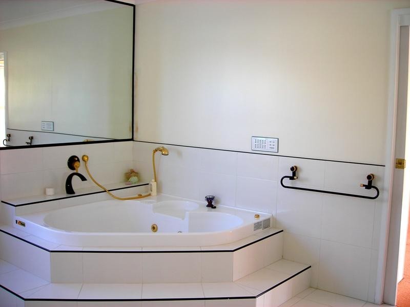 10 Moore  St, Toronto NSW 2283