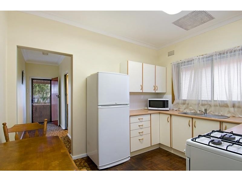 28 Clara St, Belmont South NSW 2280