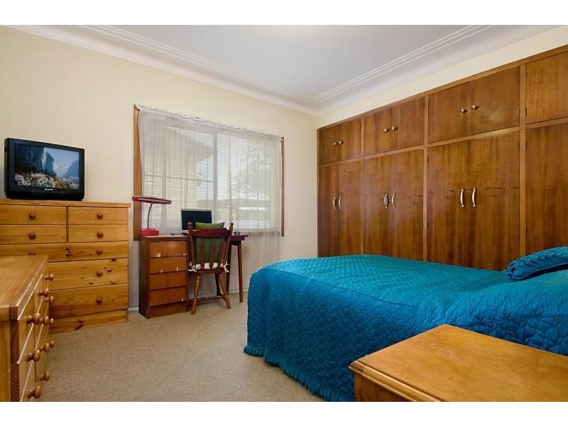 28 Clara St, Belmont South NSW 2280