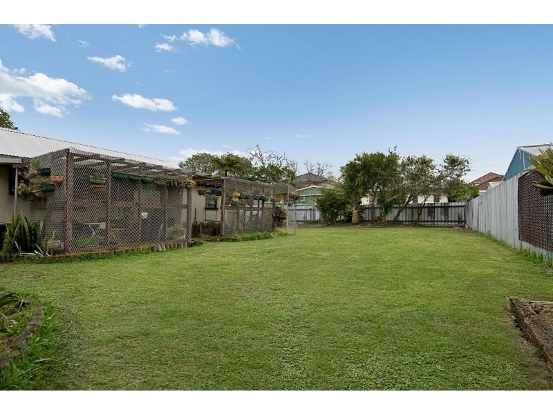 28 Clara St, Belmont South NSW 2280