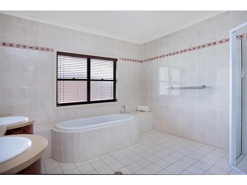 8 Brock Pl, Whitebridge NSW 2290