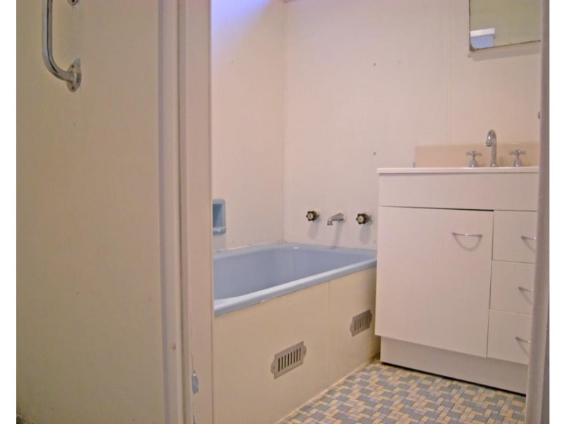 33 Bardia Rd, Shortland NSW 2307