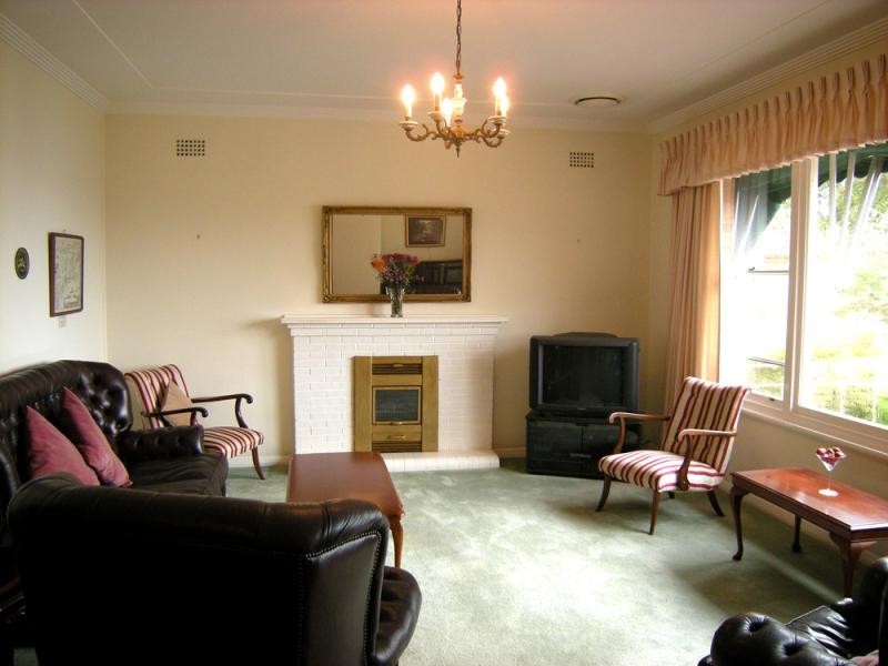 11 Ambrose St, Carey Bay NSW 2283