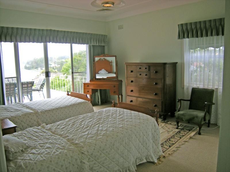 11 Ambrose St, Carey Bay NSW 2283