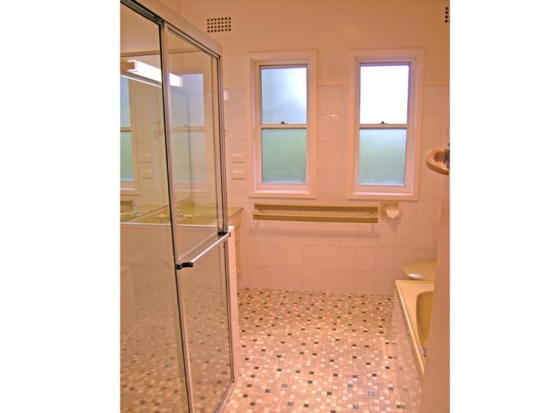 11 Ambrose St, Carey Bay NSW 2283