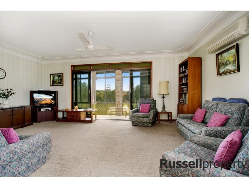 15 Emily St, Marks Point NSW 2280