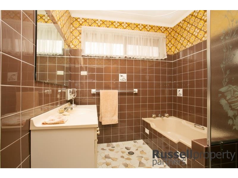 15 Emily St, Marks Point NSW 2280