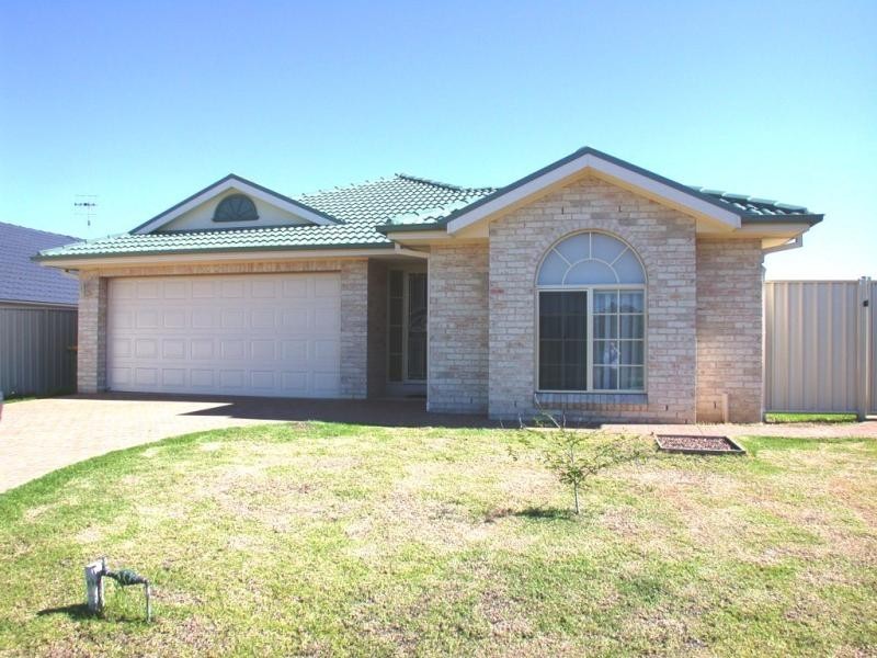43 Piper Dr, Hamlyn Terrace NSW 2259