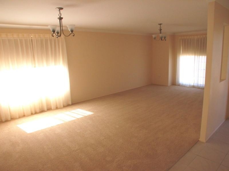 43 Piper Dr, Hamlyn Terrace NSW 2259