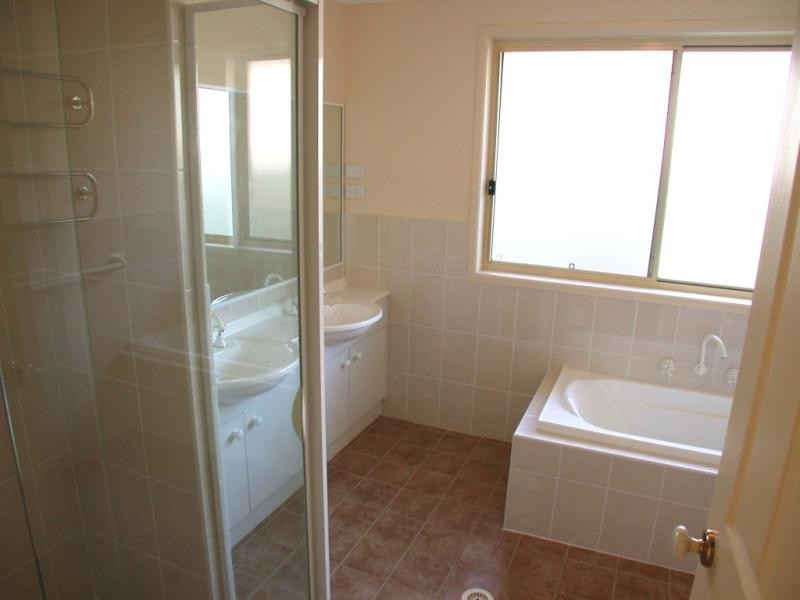 43 Piper Dr, Hamlyn Terrace NSW 2259