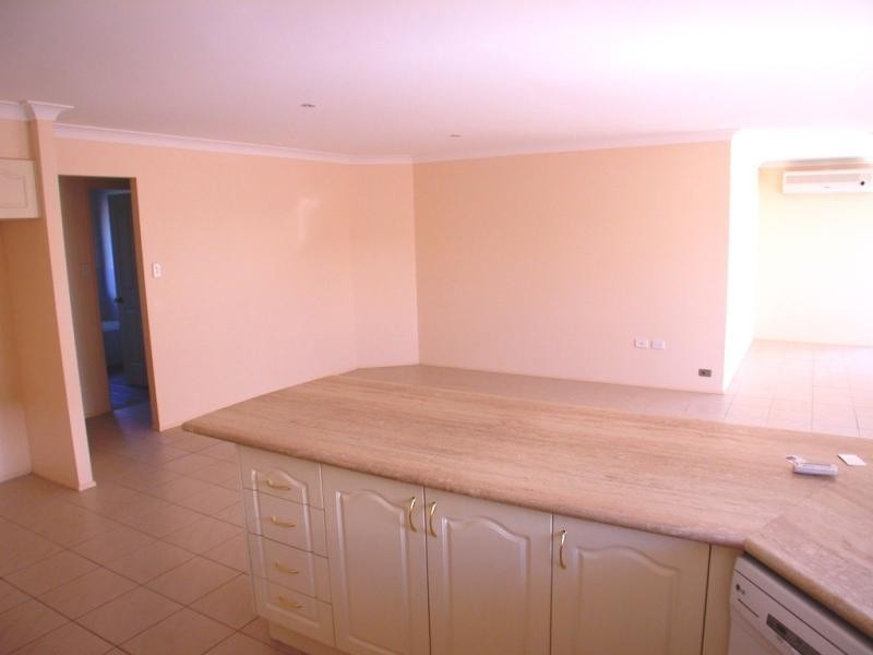 43 Piper Dr, Hamlyn Terrace NSW 2259