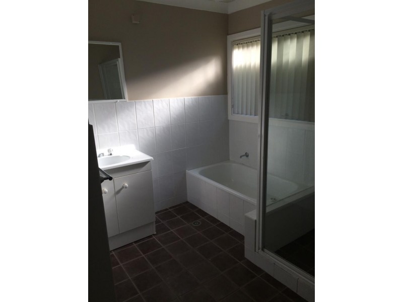 77 Robson Ave, Gorokan NSW 2263