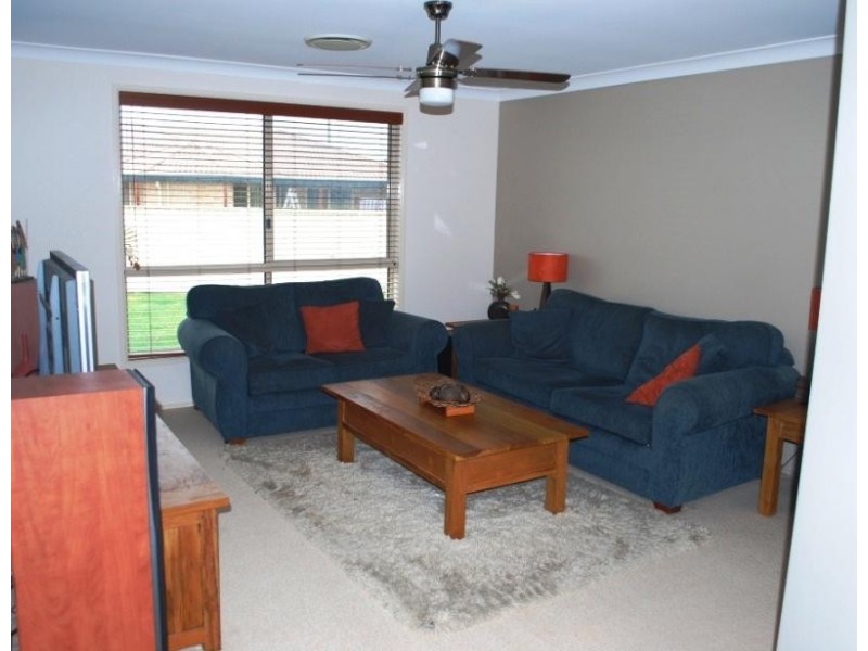 1 Viewfield Cres, Woongarrah NSW 2259