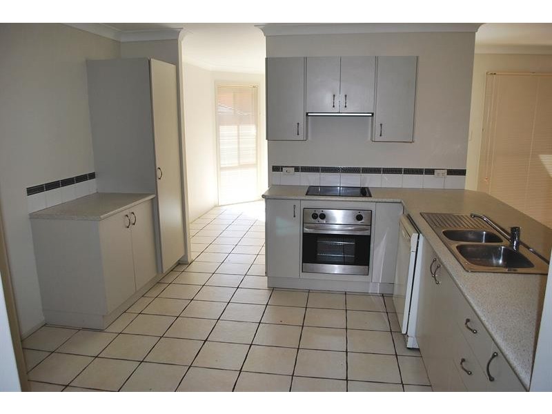 12 Spring Valley Ave, Gorokan NSW 2263