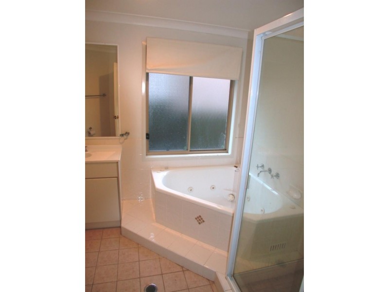 12 Spring Valley Ave, Gorokan NSW 2263