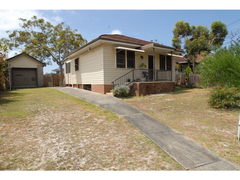 24 Crossingham St, Toukley NSW 2263