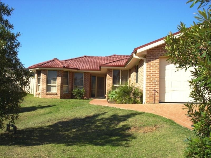 9 Flame Tree Cl, Hamlyn Terrace NSW 2259